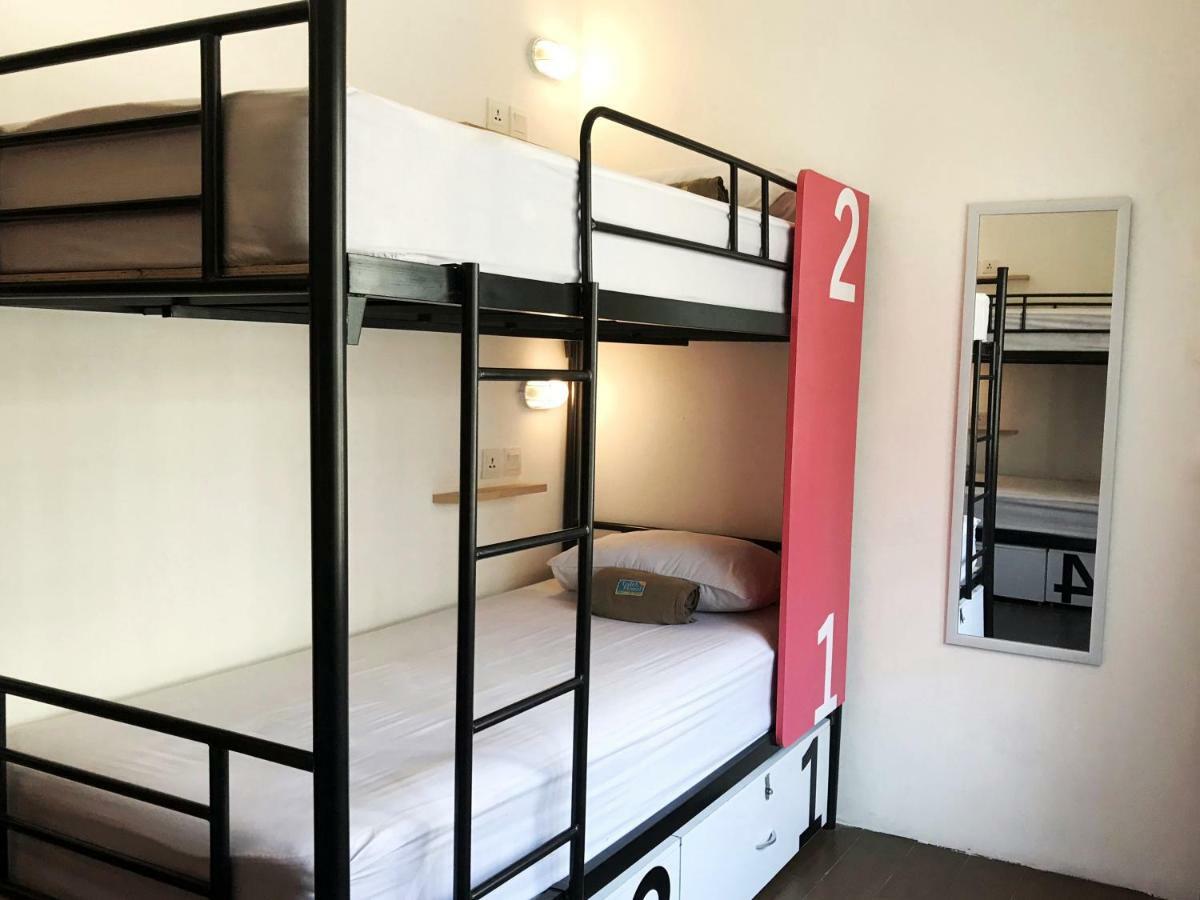Teduh Hostel Kota Tua Jakarta Katil Asrama gambar
